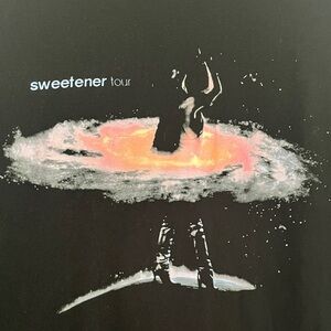Ariana Grande Black 2019 Sweetener Tour graphic Tee Sz medium